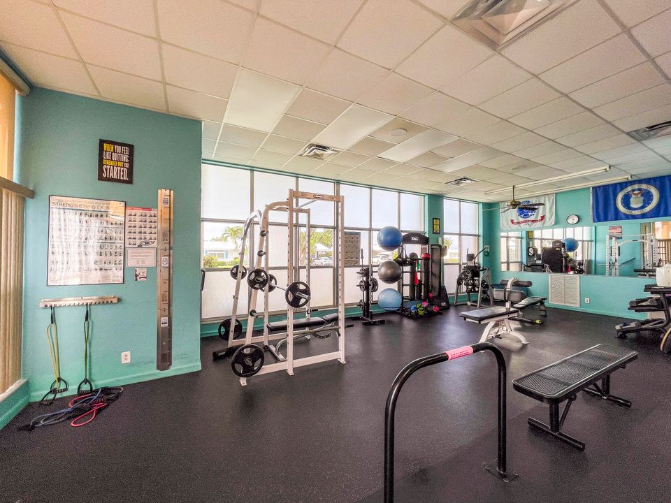 For Sale: $222,000 (2 beds, 2 baths, 904 Square Feet)