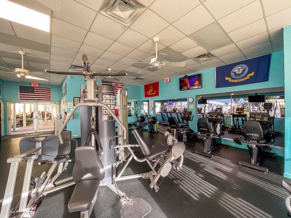 For Sale: $222,000 (2 beds, 2 baths, 904 Square Feet)