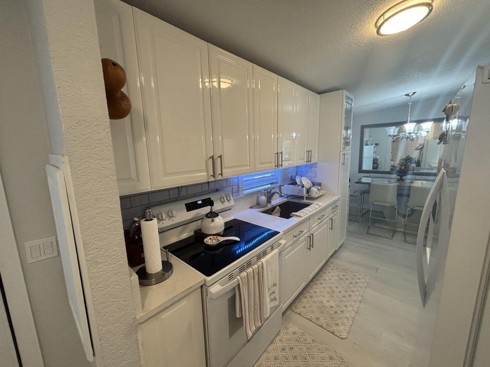 For Sale: $215,000 (3 beds, 2 baths, 1280 Square Feet)