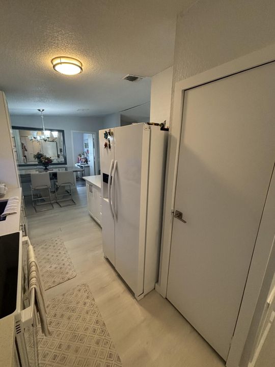 For Sale: $215,000 (3 beds, 2 baths, 1280 Square Feet)