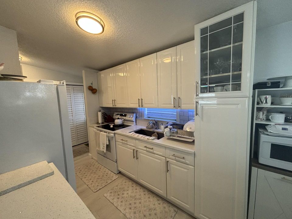 For Sale: $215,000 (3 beds, 2 baths, 1280 Square Feet)