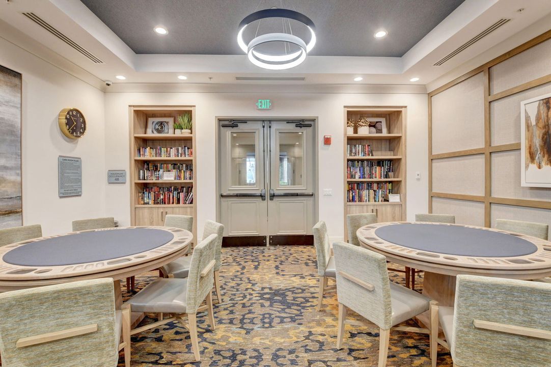 合同活跃: $624,900 (3 贝兹, 2 浴室, 2327 平方英尺)