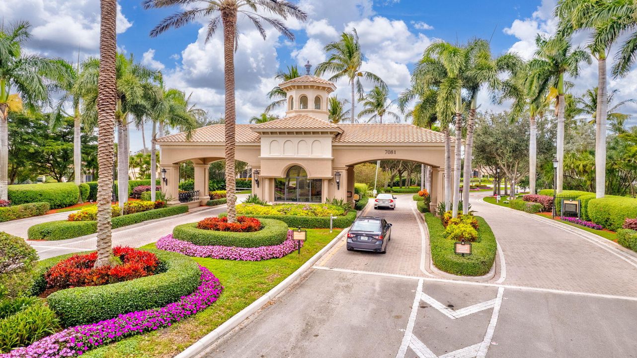 合同活跃: $624,900 (3 贝兹, 2 浴室, 2327 平方英尺)