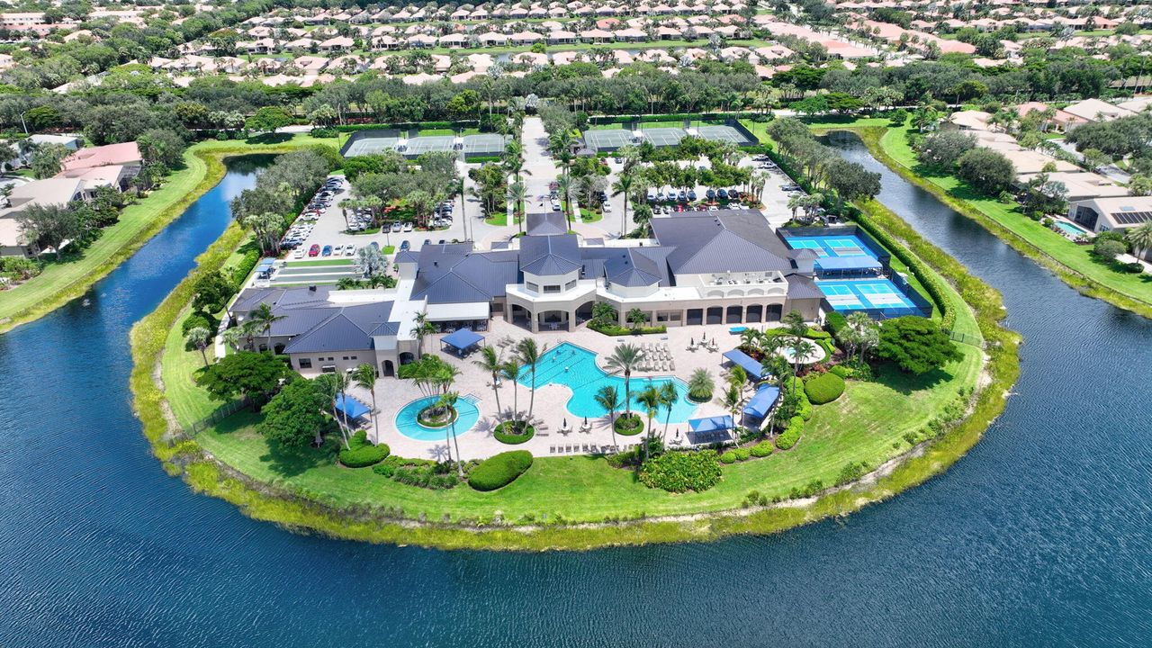 合同活跃: $624,900 (3 贝兹, 2 浴室, 2327 平方英尺)