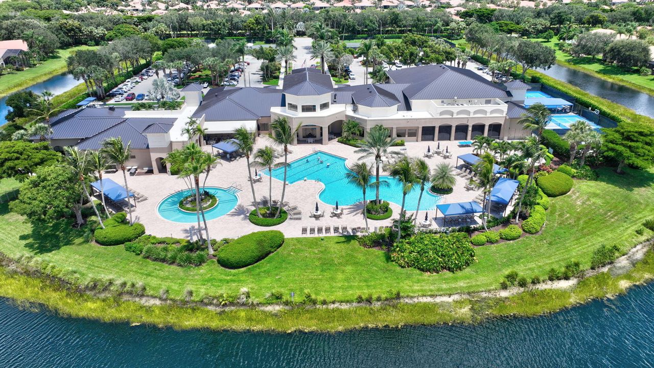 合同活跃: $624,900 (3 贝兹, 2 浴室, 2327 平方英尺)