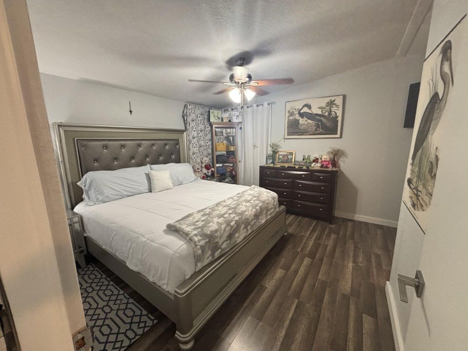 For Sale: $215,000 (3 beds, 2 baths, 1280 Square Feet)