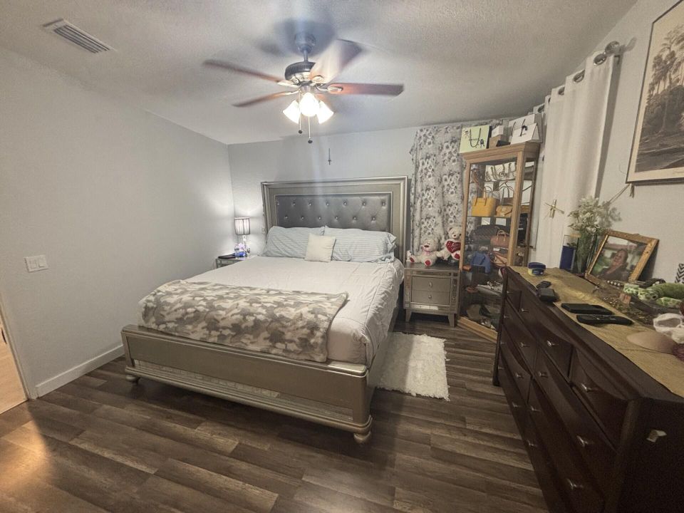 For Sale: $215,000 (3 beds, 2 baths, 1280 Square Feet)