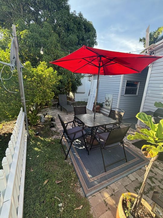 For Sale: $215,000 (3 beds, 2 baths, 1280 Square Feet)