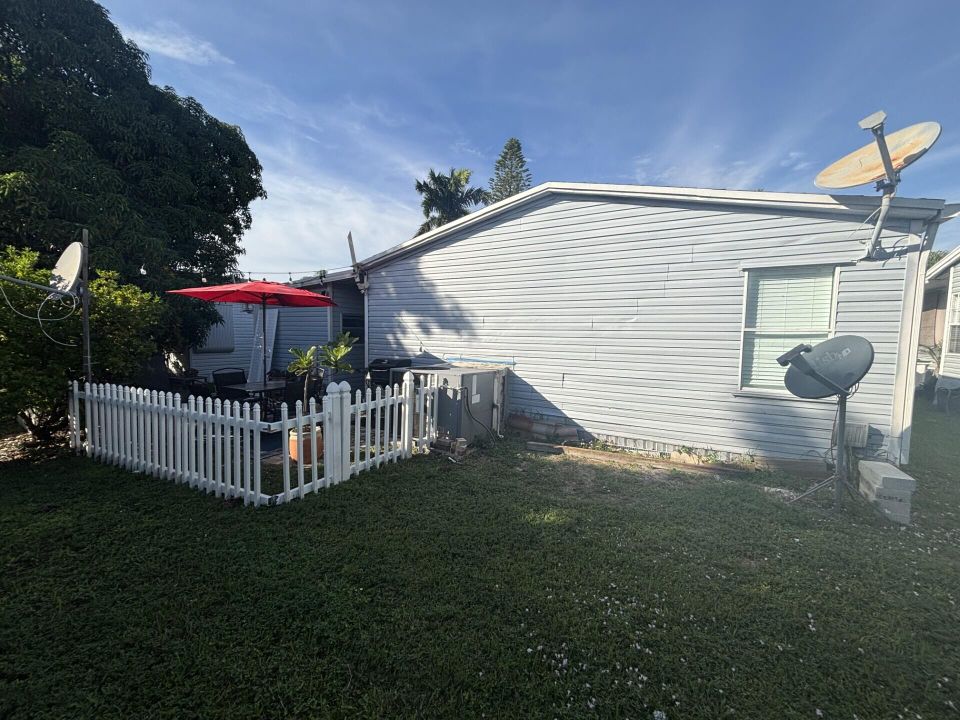 For Sale: $215,000 (3 beds, 2 baths, 1280 Square Feet)