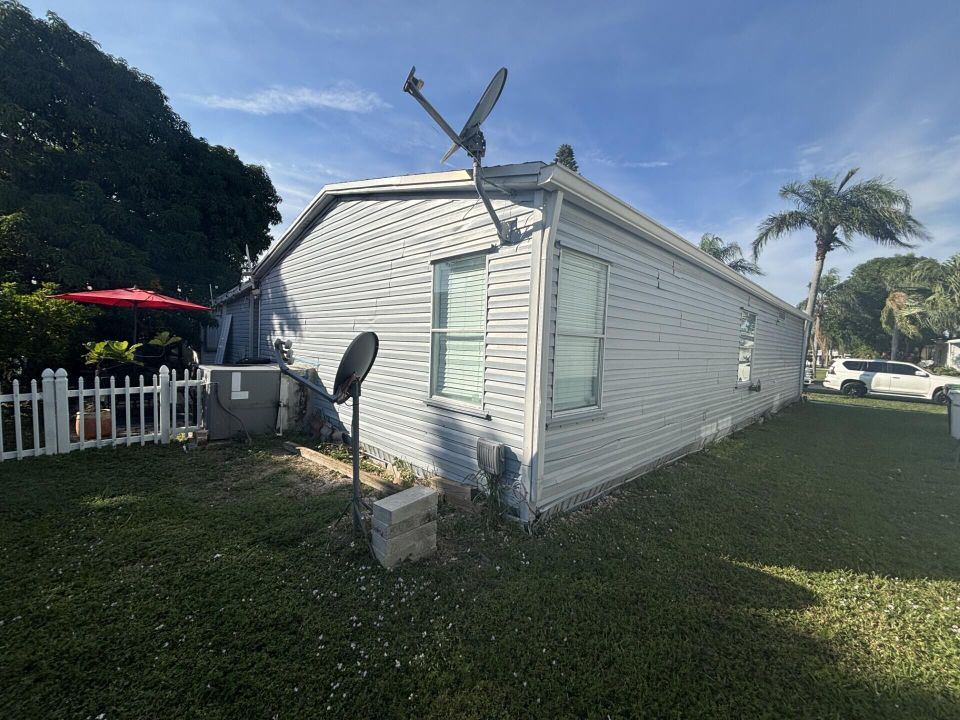 For Sale: $215,000 (3 beds, 2 baths, 1280 Square Feet)