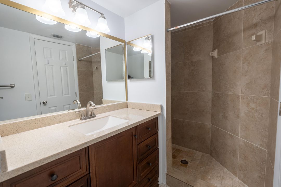 Activo con contrato: $2,000 (2 camas, 2 baños, 770 Pies cuadrados)