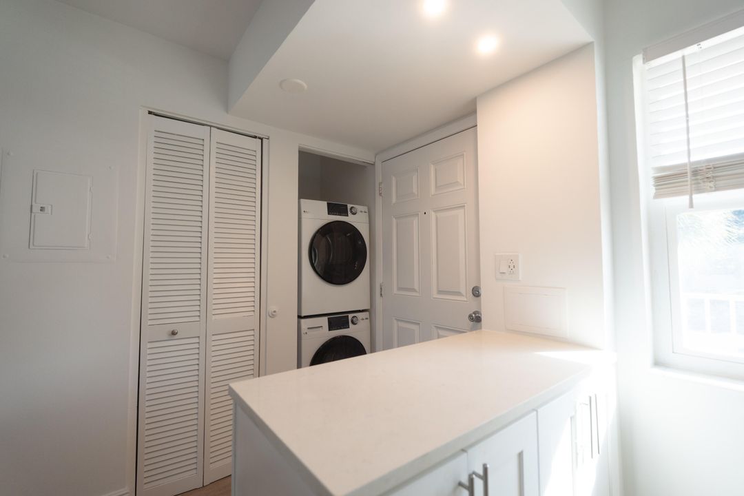 Activo con contrato: $2,000 (2 camas, 2 baños, 770 Pies cuadrados)