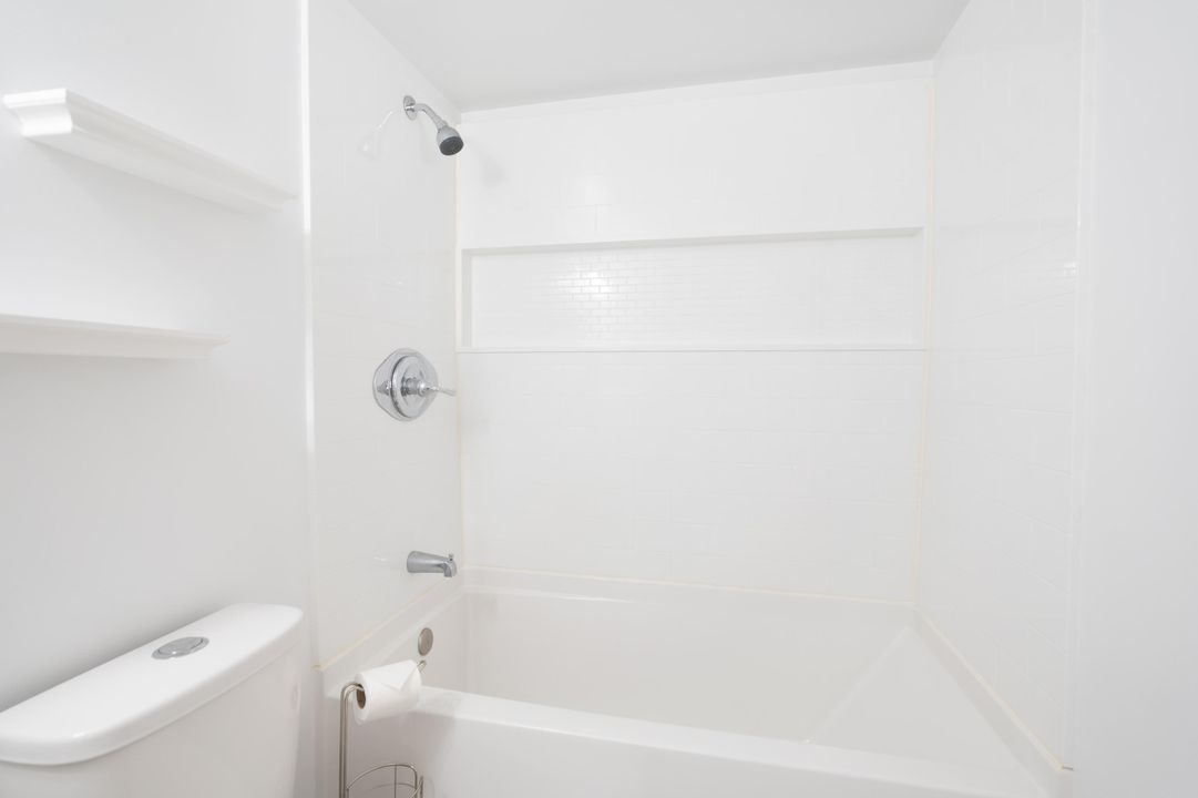 Activo con contrato: $2,000 (2 camas, 2 baños, 770 Pies cuadrados)