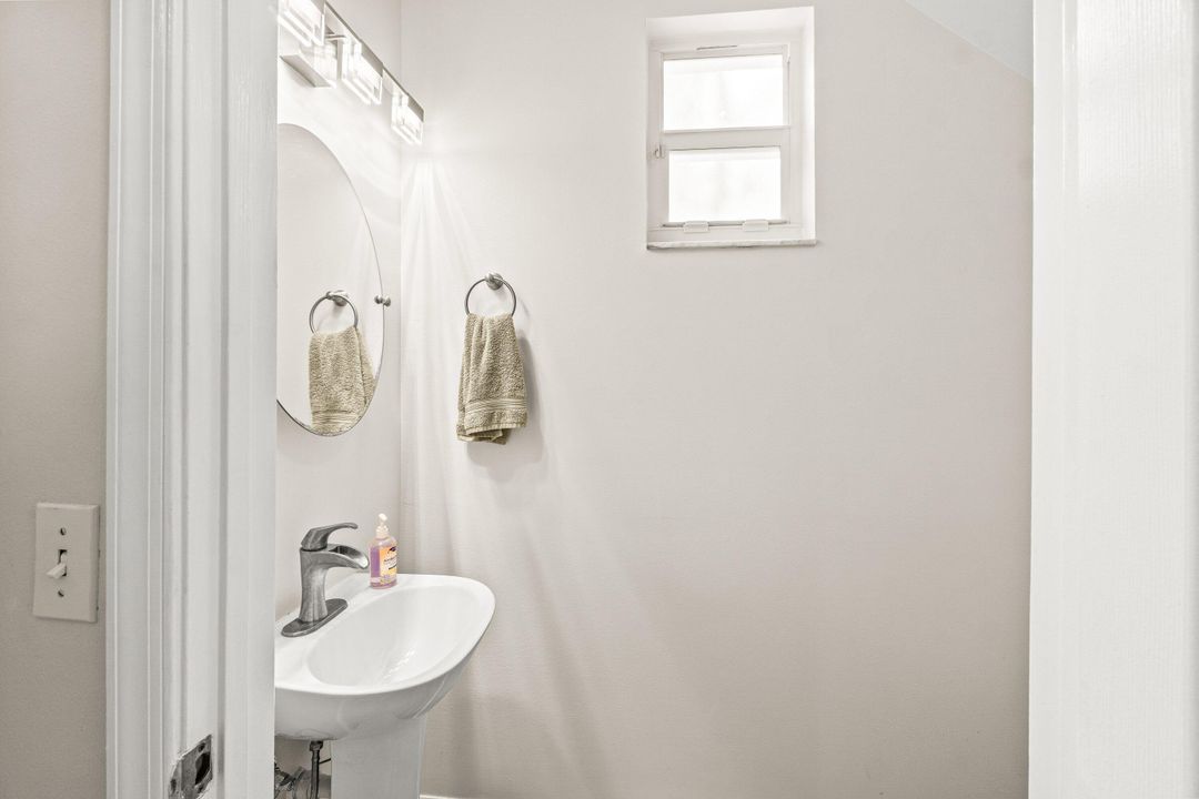 На продажу: $865,000 (4 спален, 3 ванн, 2523 Квадратных фут)