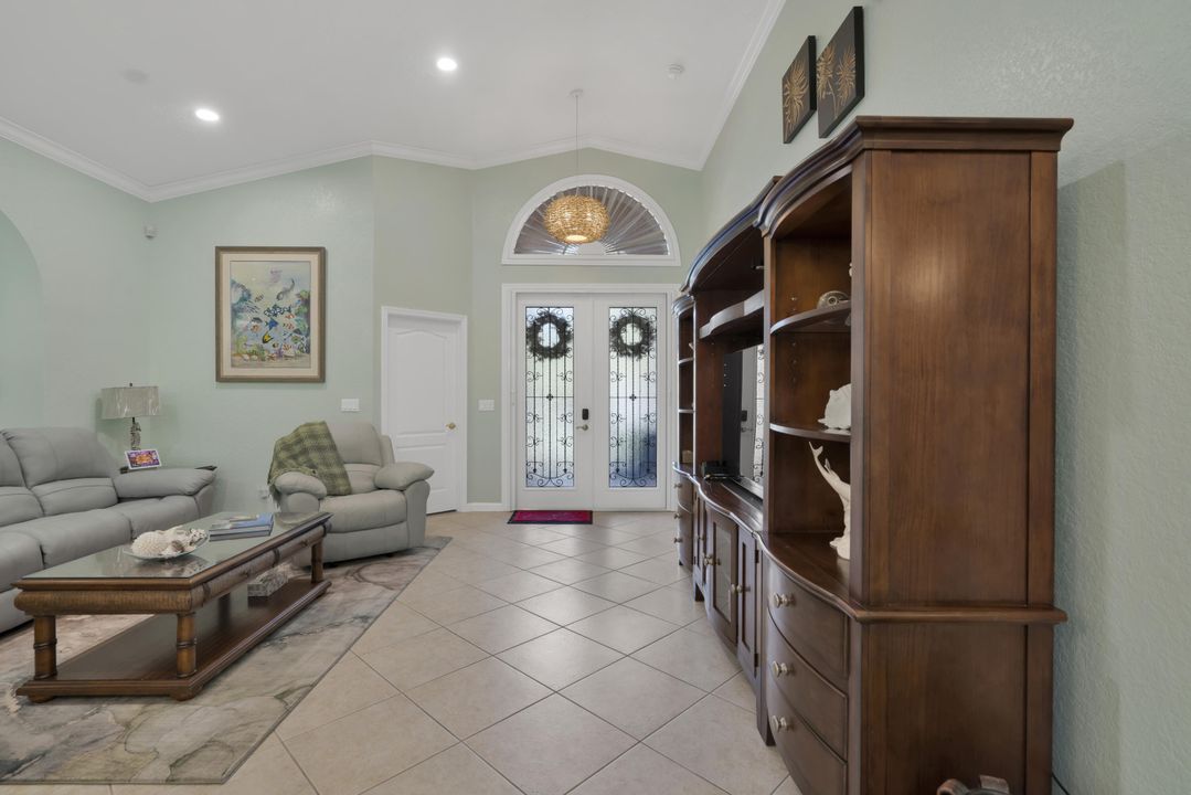 For Sale: $400,000 (3 beds, 2 baths, 1766 Square Feet)