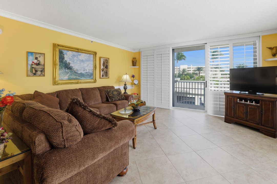 For Sale: $1,600,000 (2 beds, 2 baths, 1600 Square Feet)