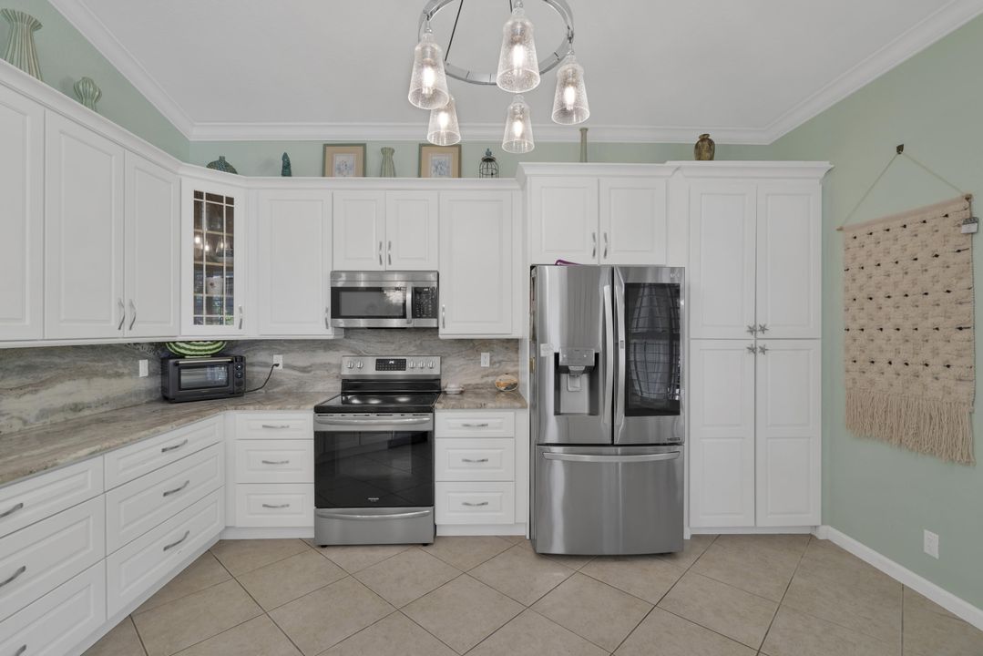 For Sale: $400,000 (3 beds, 2 baths, 1766 Square Feet)