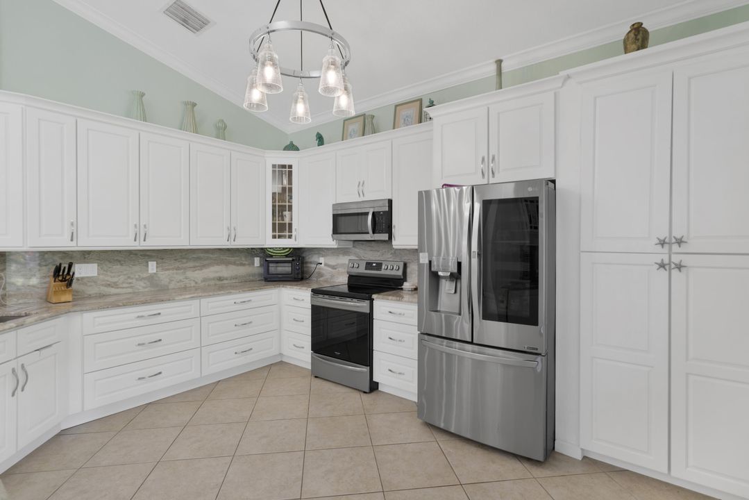 For Sale: $400,000 (3 beds, 2 baths, 1766 Square Feet)