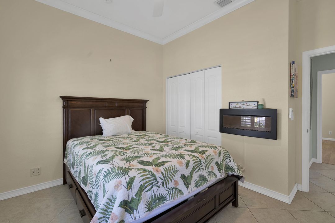 For Sale: $400,000 (3 beds, 2 baths, 1766 Square Feet)