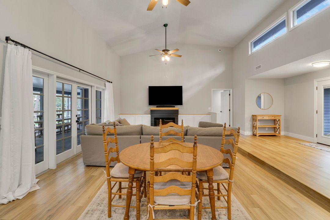 For Sale: $1,050,000 (4 beds, 3 baths, 2486 Square Feet)