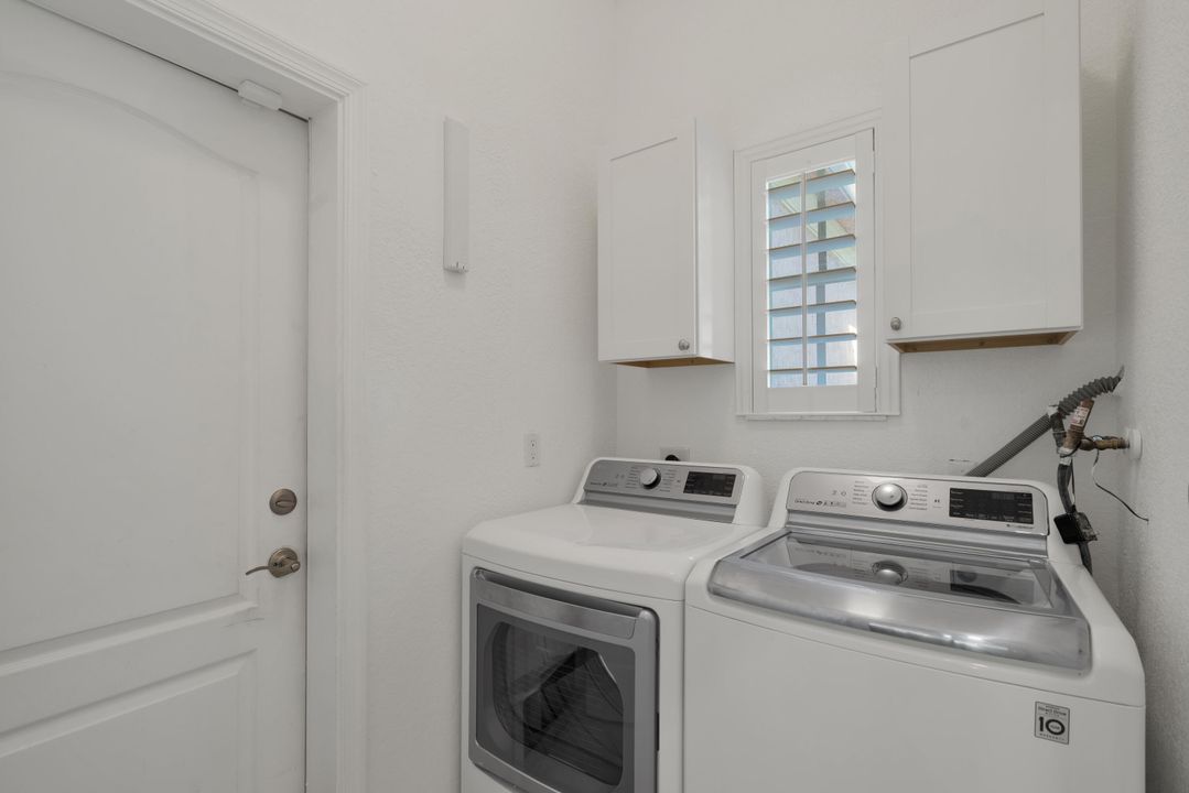 For Sale: $400,000 (3 beds, 2 baths, 1766 Square Feet)