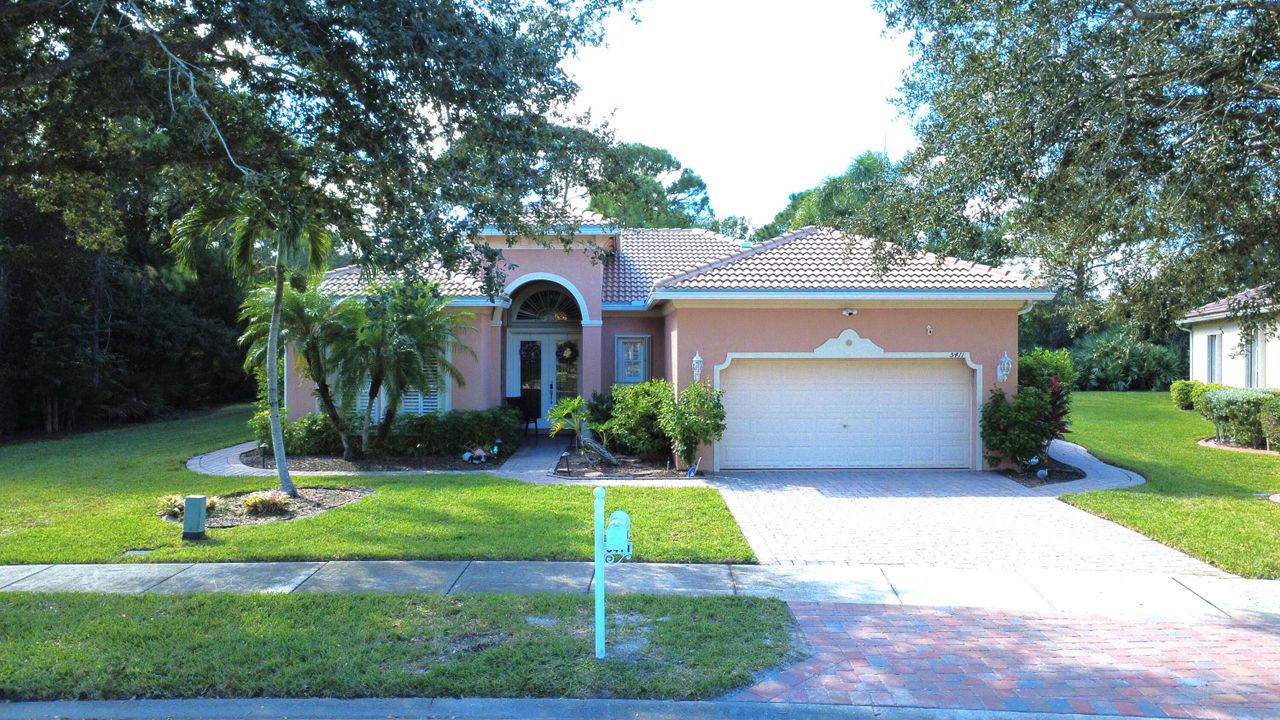 For Sale: $400,000 (3 beds, 2 baths, 1766 Square Feet)