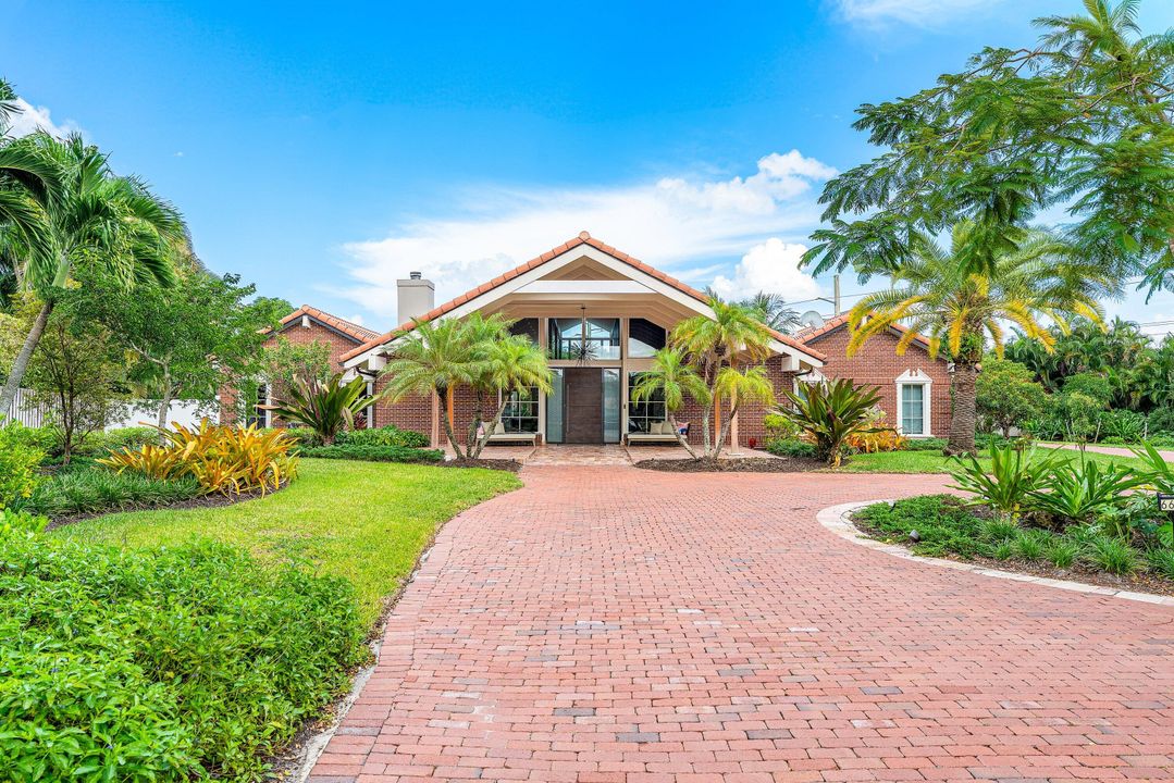 For Sale: $5,990,000 (5 beds, 6 baths, 5990 Square Feet)