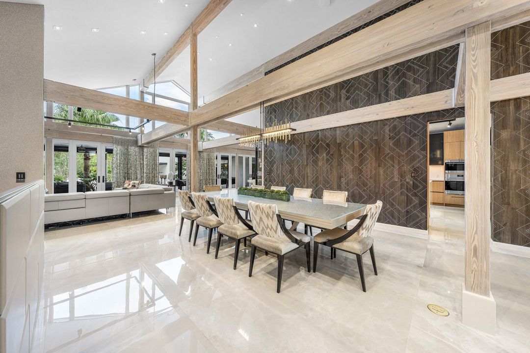 For Sale: $5,990,000 (5 beds, 6 baths, 5990 Square Feet)