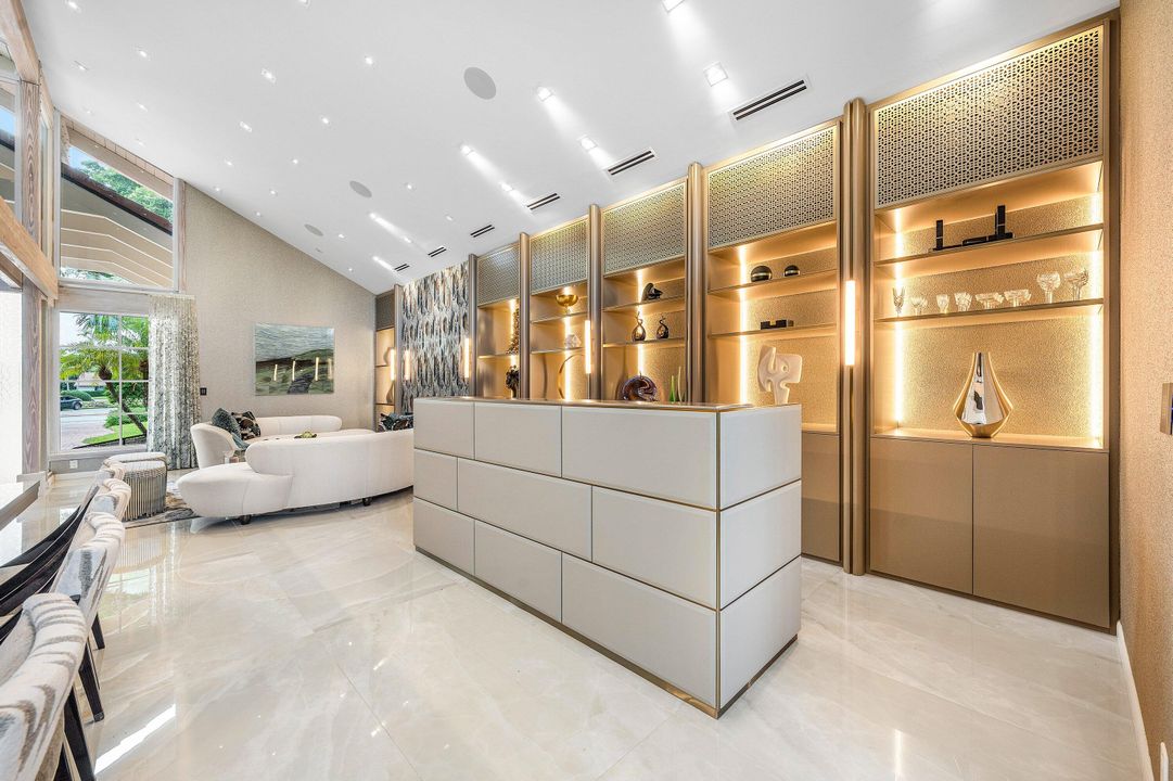 For Sale: $5,990,000 (5 beds, 6 baths, 5990 Square Feet)