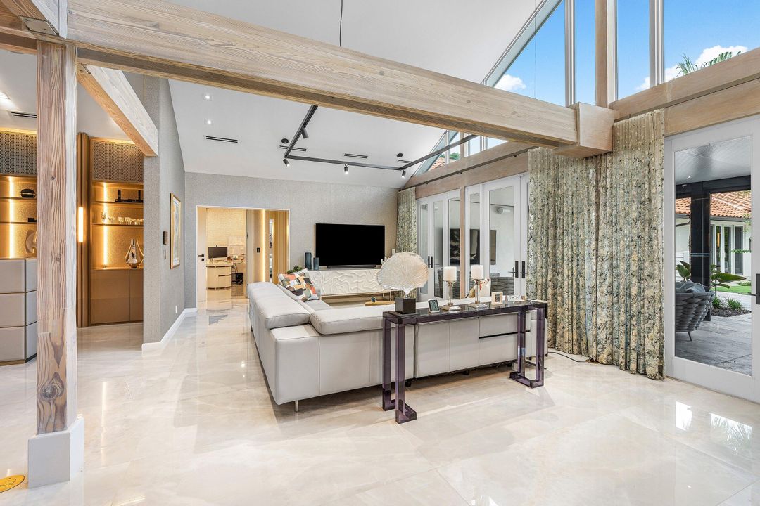 For Sale: $5,990,000 (5 beds, 6 baths, 5990 Square Feet)