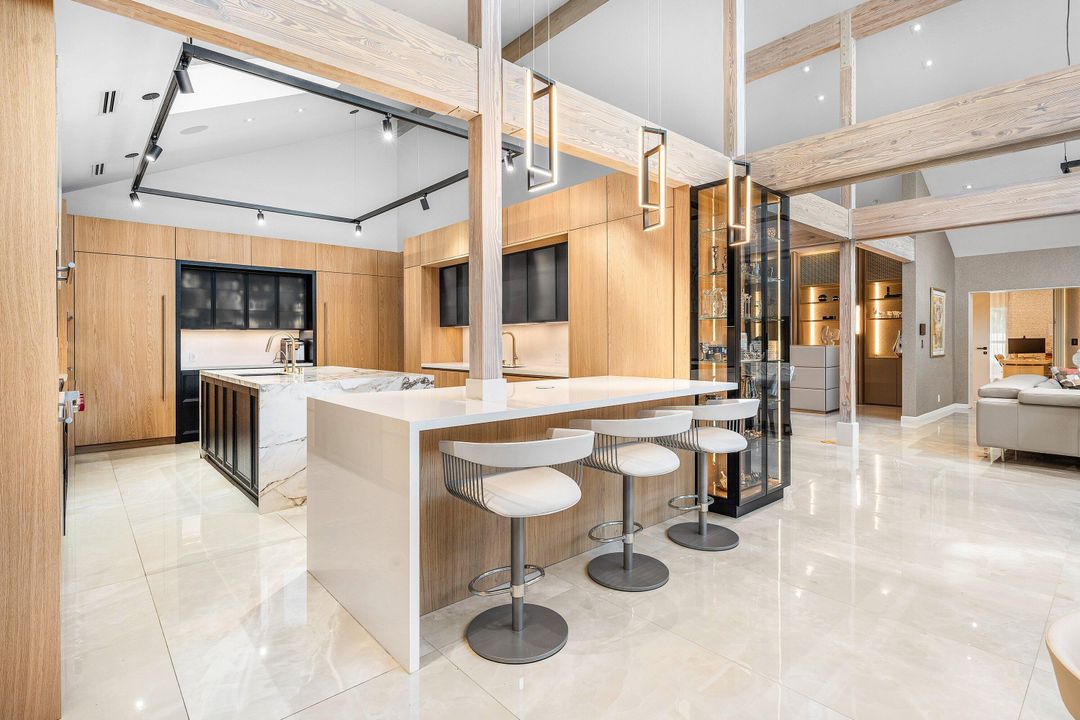 For Sale: $5,990,000 (5 beds, 6 baths, 5990 Square Feet)