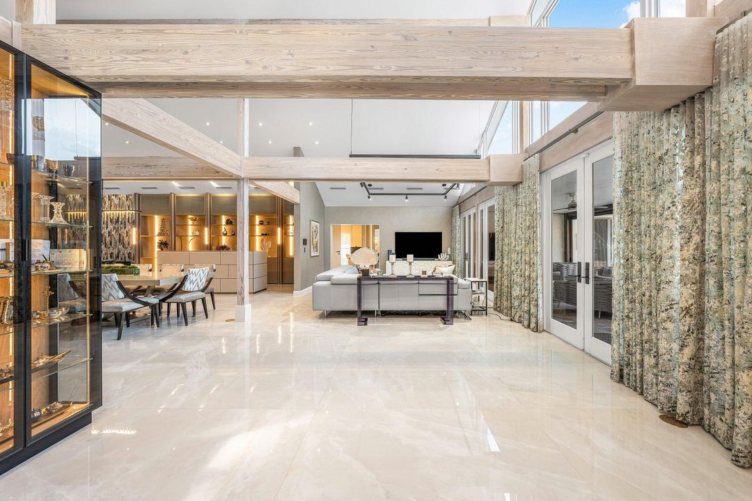 For Sale: $5,990,000 (5 beds, 6 baths, 5990 Square Feet)