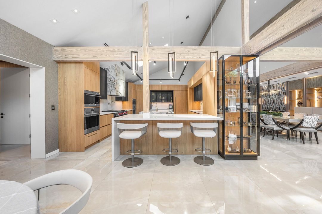 For Sale: $5,990,000 (5 beds, 6 baths, 5990 Square Feet)