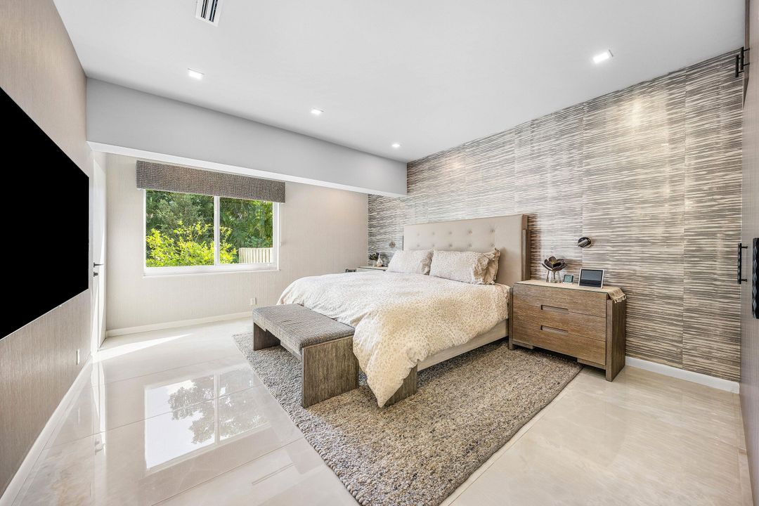 For Sale: $5,990,000 (5 beds, 6 baths, 5990 Square Feet)