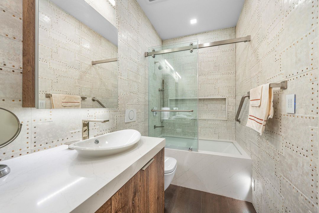 For Sale: $5,990,000 (5 beds, 6 baths, 5990 Square Feet)