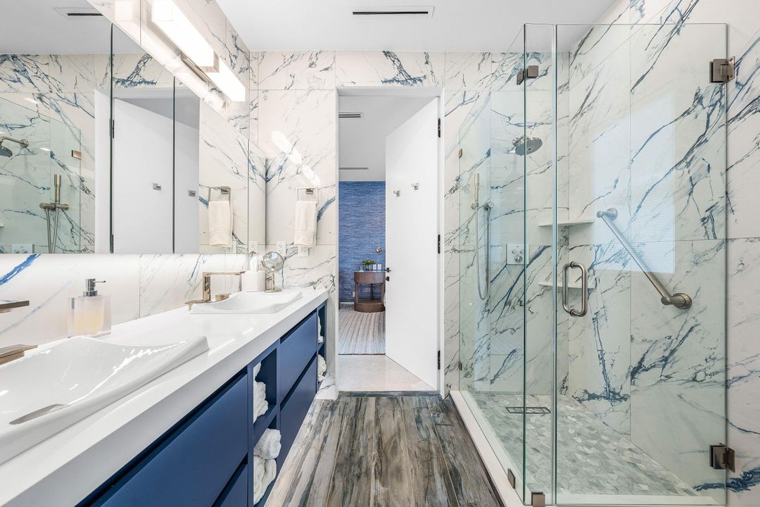 For Sale: $5,990,000 (5 beds, 6 baths, 5990 Square Feet)