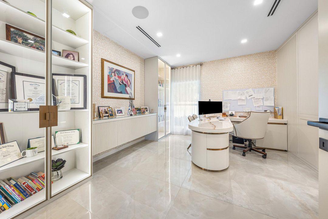 For Sale: $5,990,000 (5 beds, 6 baths, 5990 Square Feet)