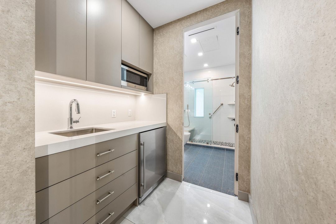 For Sale: $5,990,000 (5 beds, 6 baths, 5990 Square Feet)