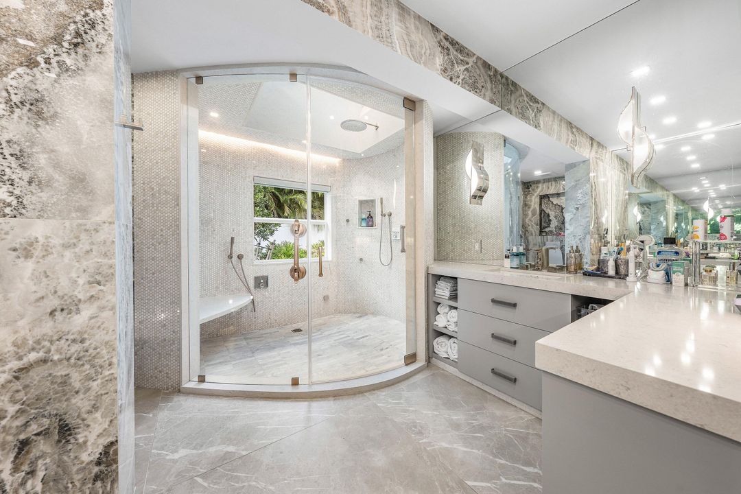 For Sale: $5,990,000 (5 beds, 6 baths, 5990 Square Feet)