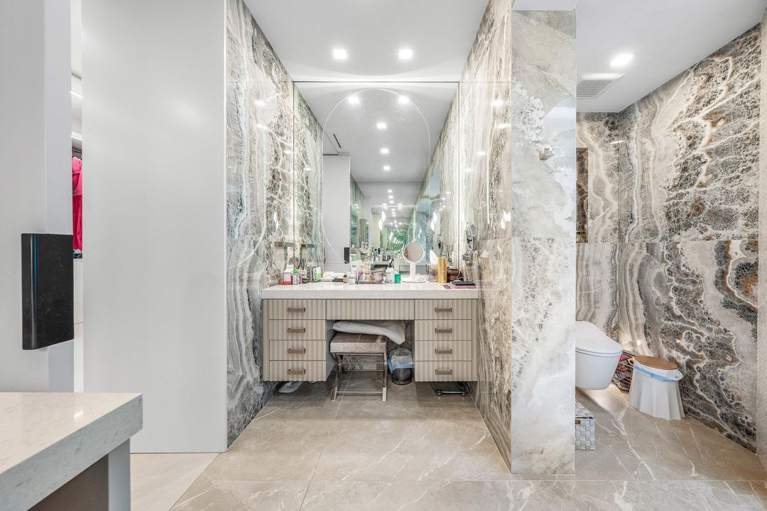 For Sale: $5,990,000 (5 beds, 6 baths, 5990 Square Feet)