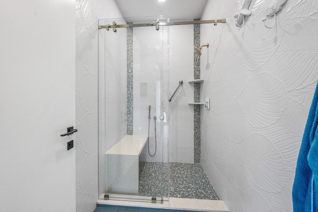 For Sale: $5,990,000 (5 beds, 6 baths, 5990 Square Feet)