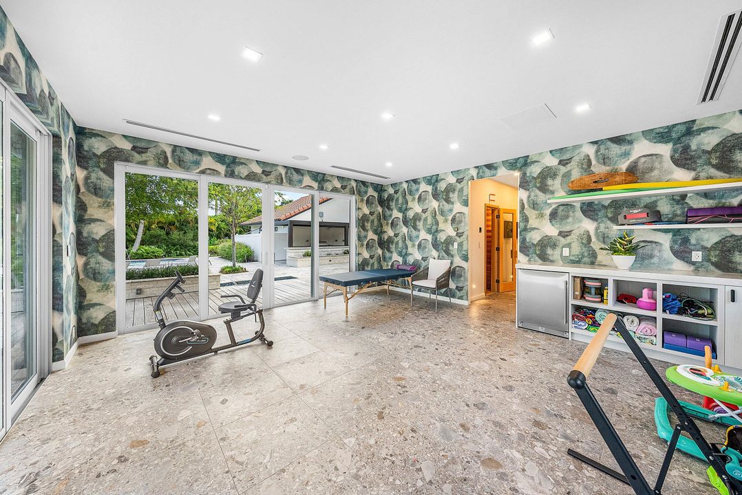 For Sale: $5,990,000 (5 beds, 6 baths, 5990 Square Feet)