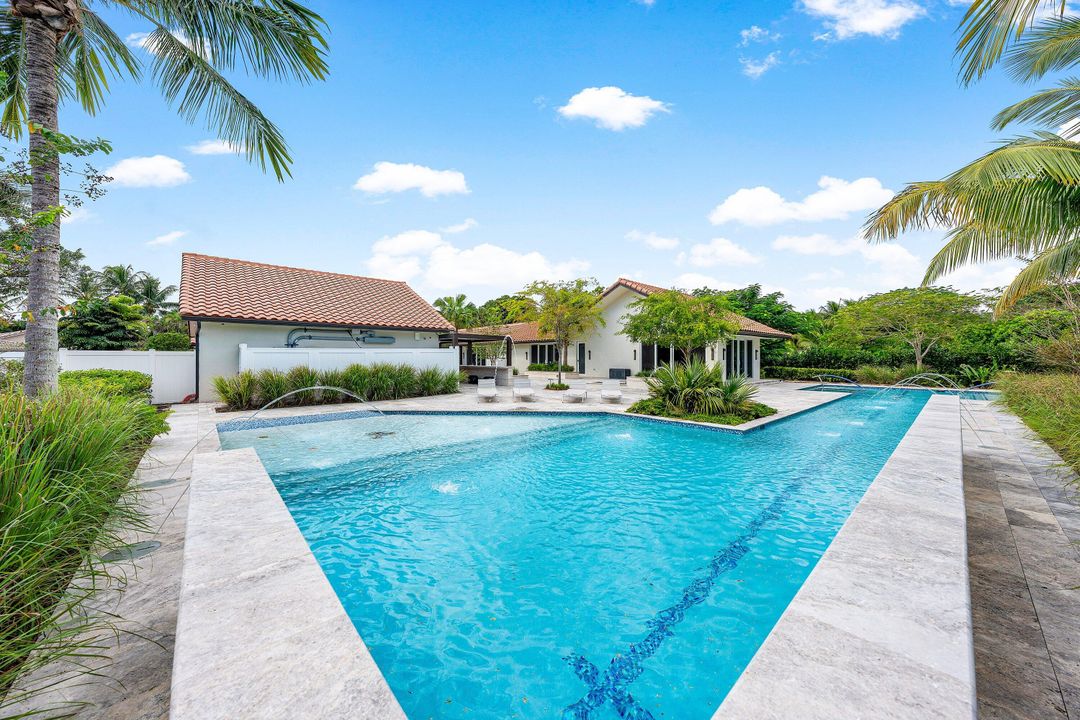 For Sale: $5,990,000 (5 beds, 6 baths, 5990 Square Feet)