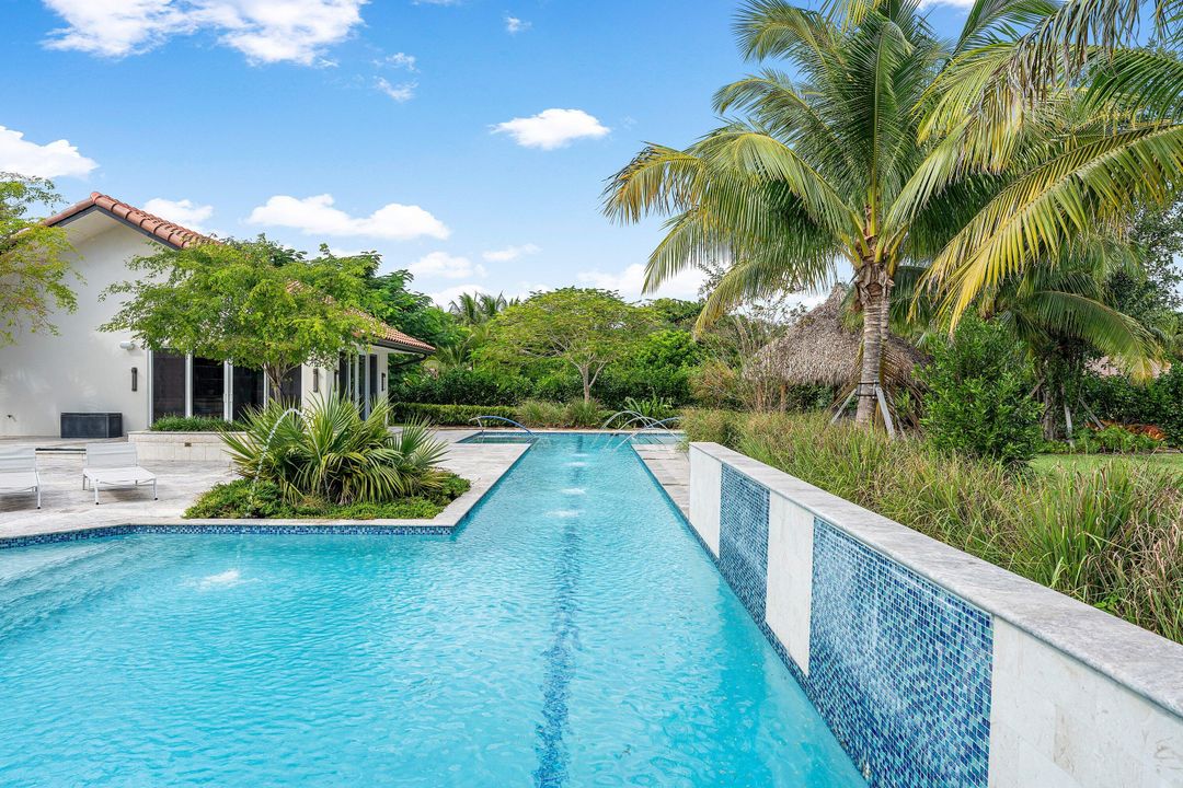 For Sale: $5,990,000 (5 beds, 6 baths, 5990 Square Feet)