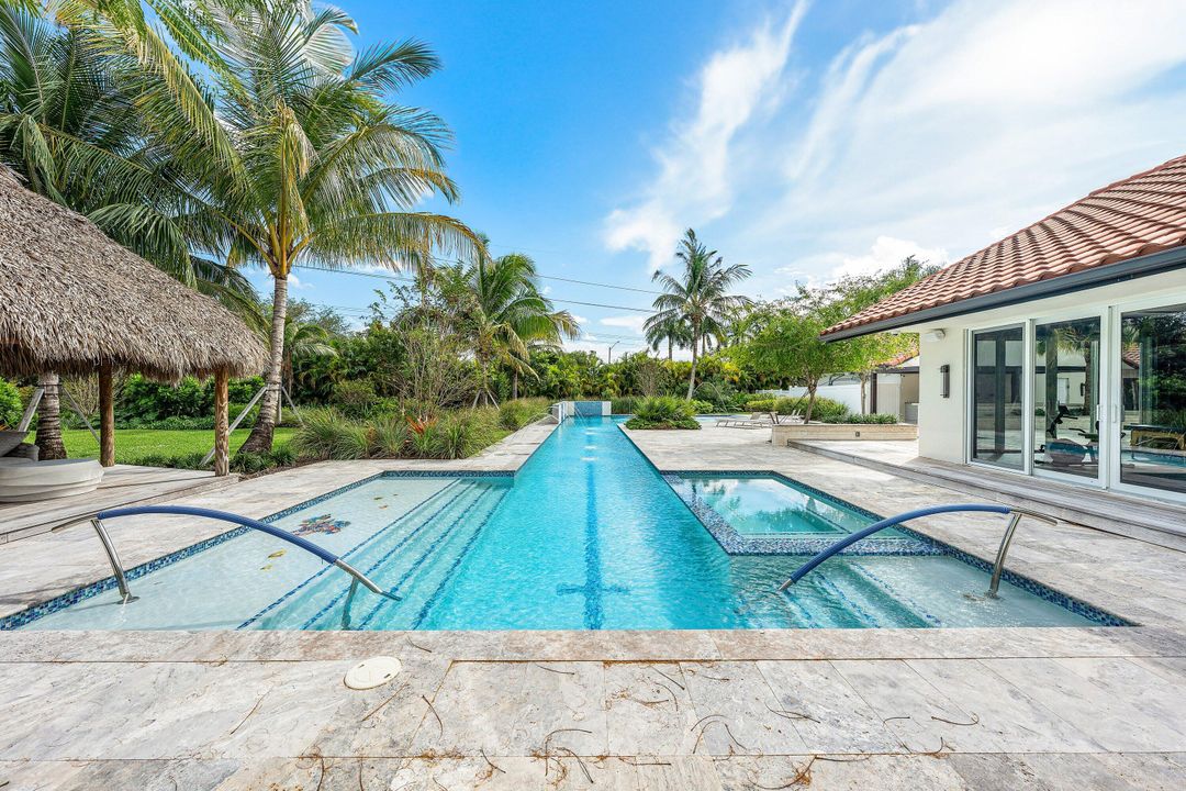 For Sale: $5,990,000 (5 beds, 6 baths, 5990 Square Feet)