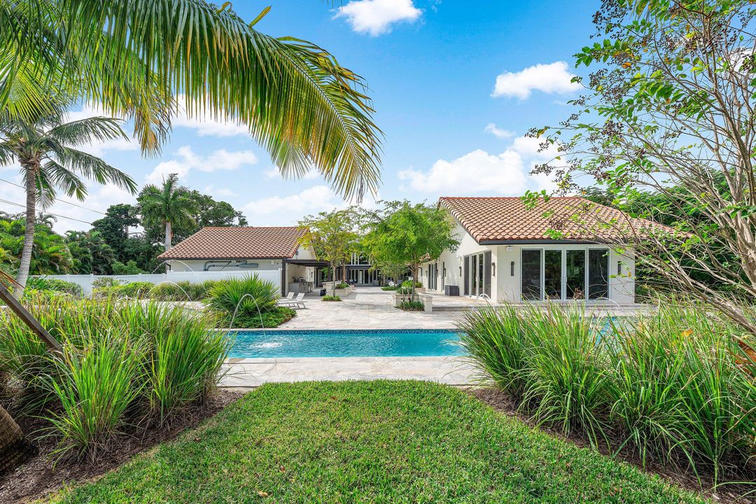 For Sale: $5,990,000 (5 beds, 6 baths, 5990 Square Feet)