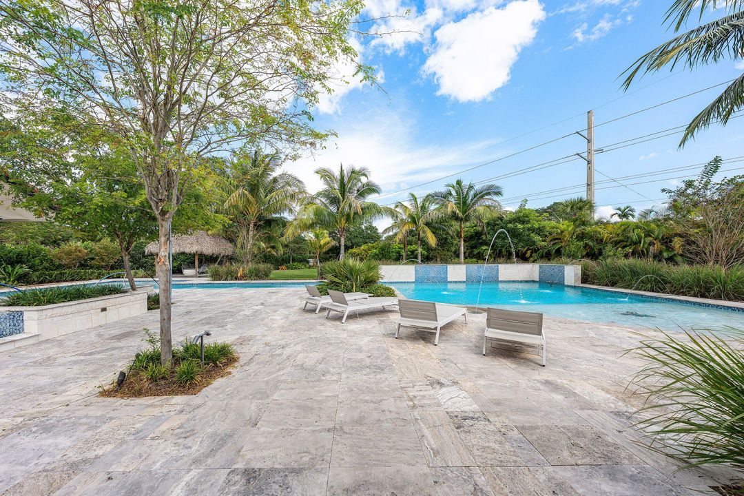 For Sale: $5,990,000 (5 beds, 6 baths, 5990 Square Feet)