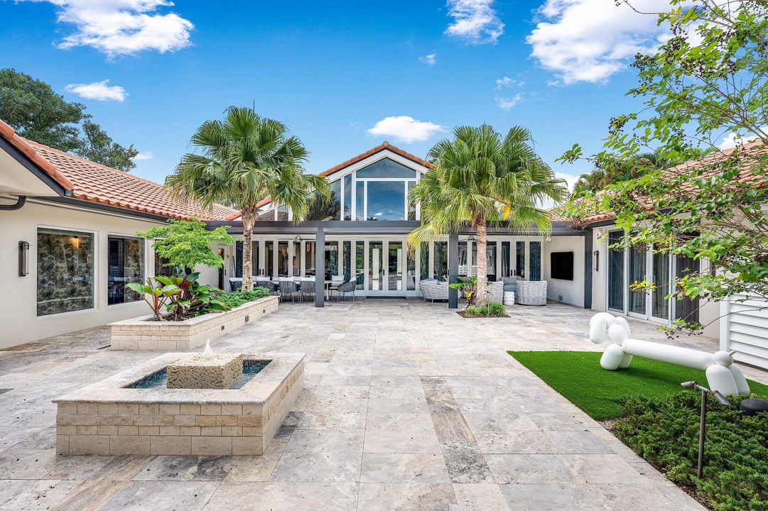 For Sale: $5,990,000 (5 beds, 6 baths, 5990 Square Feet)