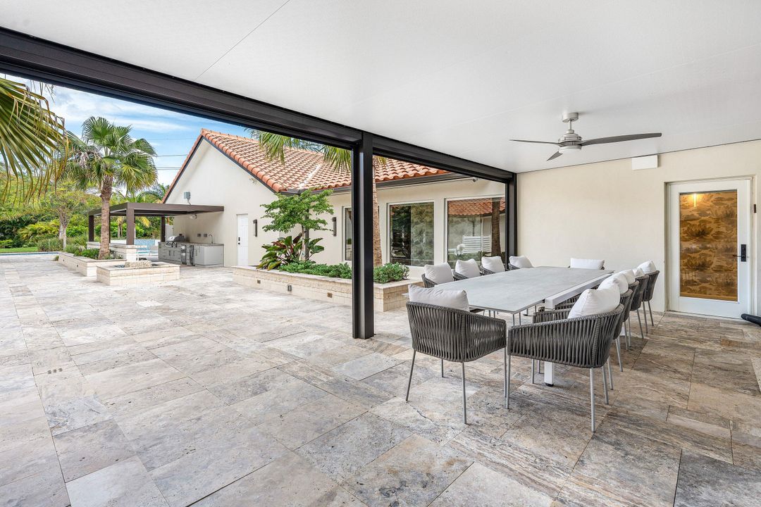 For Sale: $5,990,000 (5 beds, 6 baths, 5990 Square Feet)