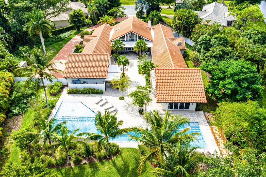 For Sale: $5,990,000 (5 beds, 6 baths, 5990 Square Feet)